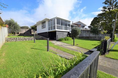 Photo of property in 15 Wakeling Avenue, Te Atatu South, Auckland, 0610