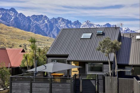 Photo of property in 1 Highview Terrace, Queenstown, 9300