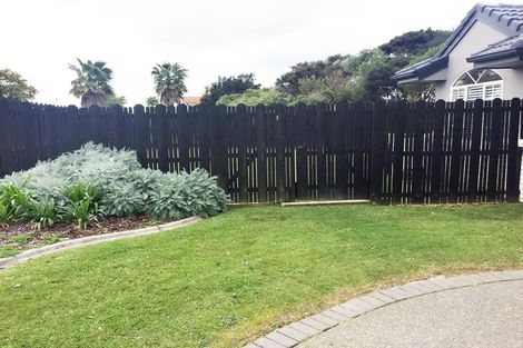 Photo of property in 18 Lorikeet Place, Unsworth Heights, Auckland, 0632