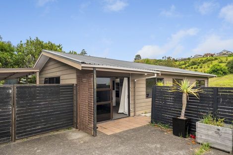 Photo of property in 37 Resolution Road, Welcome Bay, Tauranga, 3112