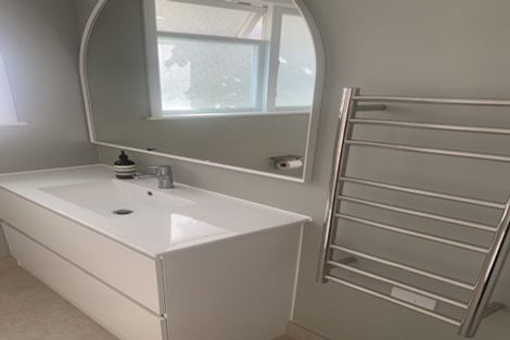 Photo of property in 25 Clairville Crescent, Wai O Taiki Bay, Auckland, 1072