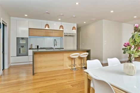 Photo of property in 7a Heathcote Road, Castor Bay, Auckland, 0620