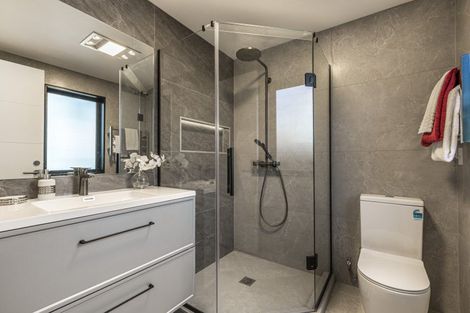 Photo of property in 38 Fernhill Way, Oteha, Auckland, 0632