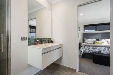 Photo of property in 6 Herring Place, Omokoroa, 3114