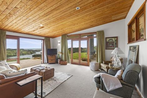 Photo of property in 82 Maungatawhiri Road, Raglan, 3295