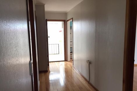 Photo of property in 1/176 Chivalry Road, Glenfield, Auckland, 0629