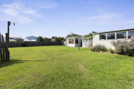 Photo of property in 32 Rua Avenue, Waitarere Beach, Levin, 5510