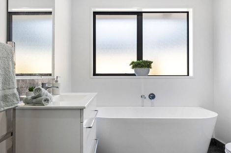 Photo of property in 27 Crossley Avenue, Woodend, 7610