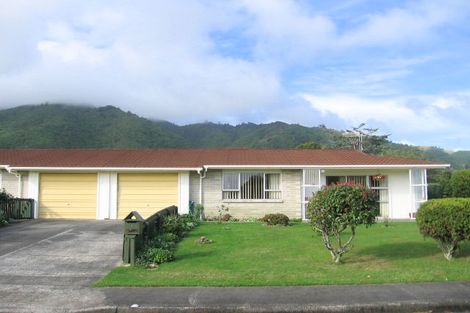 Photo of property in 1 Graham Grove, Waikanae, 5036