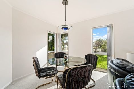 Photo of property in 32 Heversham Place, Glendene, Auckland, 0602
