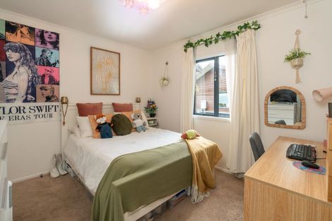 Photo of property in 96a Larsen Crescent, Tawa, Wellington, 5028