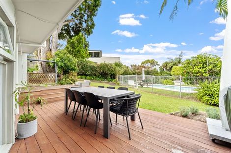 Photo of property in 2/18 Parr Terrace, Castor Bay, Auckland, 0620