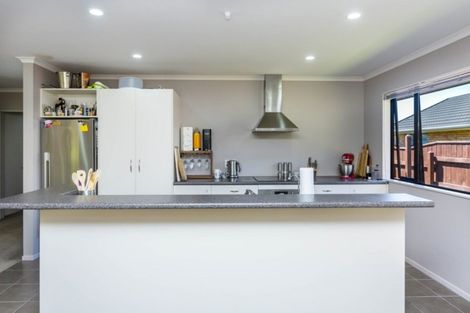 Photo of property in 6 Mcewen Crescent, Riverstone Terraces, Upper Hutt, 5018