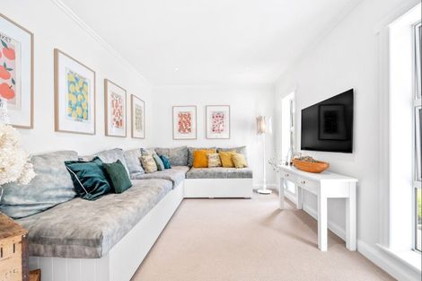 Photo of property in 12 Sandpiper Avenue, Point Wells, 0986