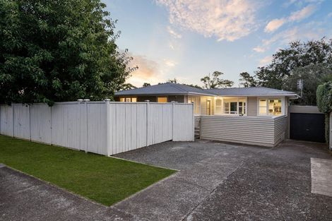 Photo of property in 40 Paragon Avenue, Beach Haven, Auckland, 0626