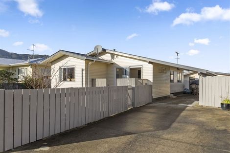 Photo of property in 8 Matthews Road, Wainuiomata, Lower Hutt, 5014