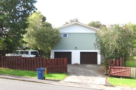 Photo of property in 32 Kemp Road, Massey, Auckland, 0614