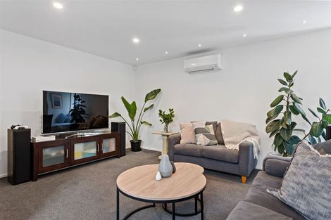 Photo of property in 17 Drayton Drive, Mount Pleasant, Christchurch, 8081