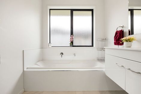 Photo of property in 51 Edgeview Crescent, Fitzroy, Hamilton, 3206