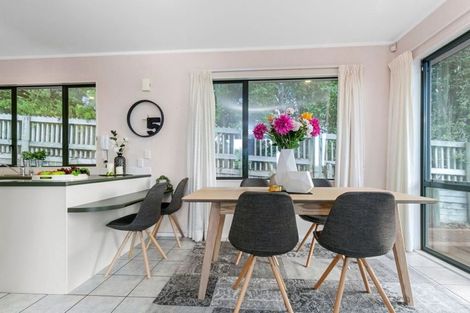 Photo of property in 19 Pannill Place, Oteha, Auckland, 0632