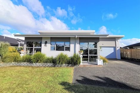 Photo of property in 98 Barbados Way, One Tree Point, 0118