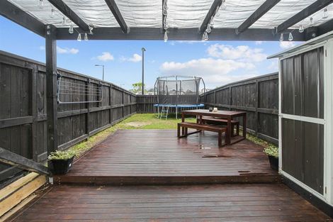 Photo of property in 8b Lumbarda Drive, Kumeu, 0810