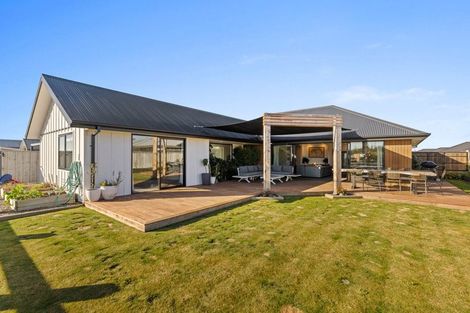 Photo of property in 33 Te Hurunui Drive, Pegasus, 7612