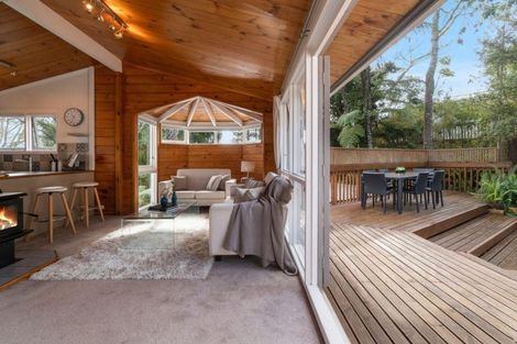 Photo of property in 18 Easter Parade, Glen Eden, Auckland, 0602