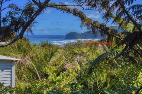 Photo of property in 15 Rayner Road, Piha, 0772