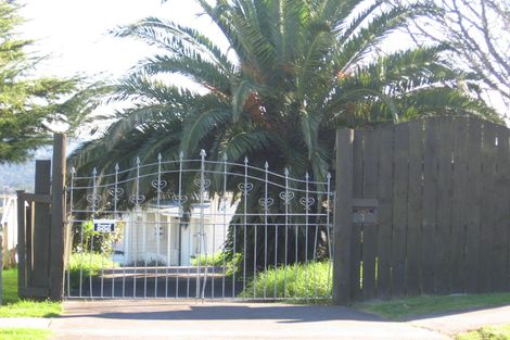 Photo of property in 3 Phillip Avenue, Glen Eden, Auckland, 0602