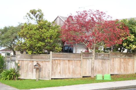 Photo of property in 2/28 Alexander Street, Cockle Bay, Auckland, 2014