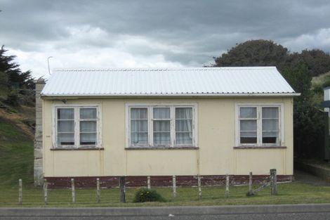 Photo of property in 100 Kahukura Avenue, Waitarere Beach, Levin, 5510