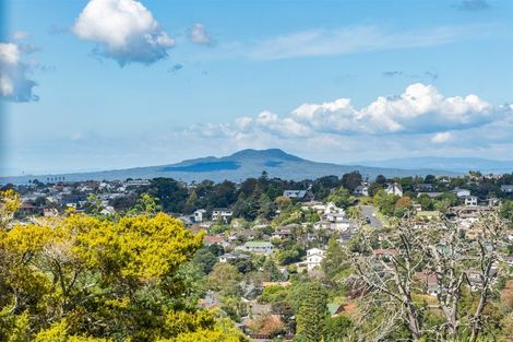 Photo of property in 763 East Coast Road, Northcross, Auckland, 0630