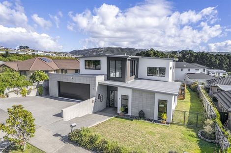 Photo of property in 4 The Fjord, Aotea, Porirua, 5024