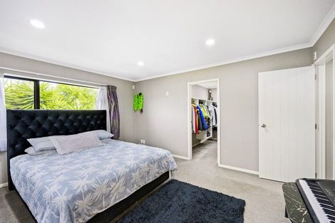 Photo of property in 1 Seresin Crescent, Flat Bush, Auckland, 2016