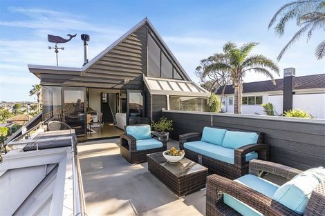 Photo of property in 2/8 Newburn Road, Waiake, Auckland, 0630