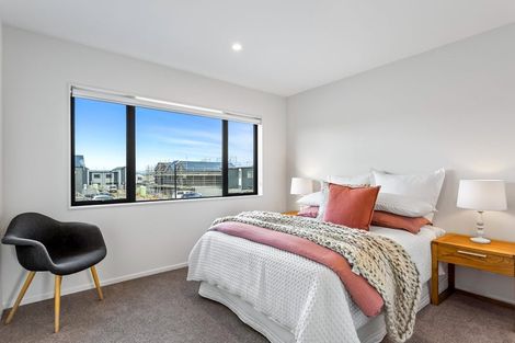 Photo of property in 12 Port Way, Rosehill, Papakura, 2113