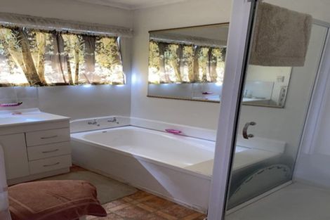 Photo of property in 1/64 Aviemore Drive, Highland Park, Auckland, 2010