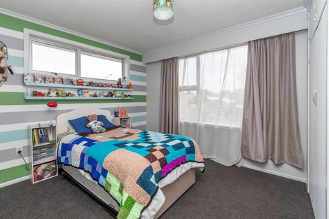 Photo of property in 6 Kowhai Street, Inglewood, 4330