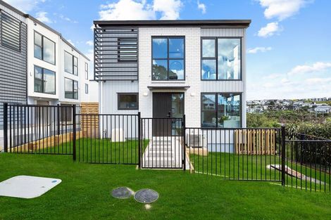 Photo of property in 1/1090 Beach Road, Torbay, Auckland, 0630