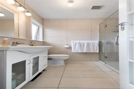 Photo of property in 1/60 Woodlands Crescent, Browns Bay, Auckland, 0630