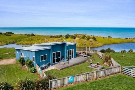 Photo of property in 10 Ironsands, Waverley, 4591