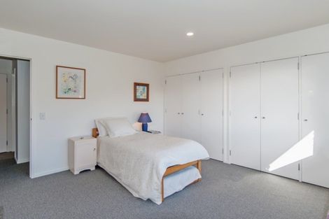 Photo of property in 1 Sherwood Lane, Cashmere, Christchurch, 8022