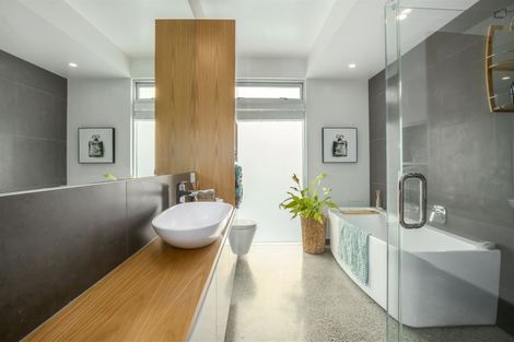 Photo of property in 10 Seascape View, Paremata, Porirua, 5024