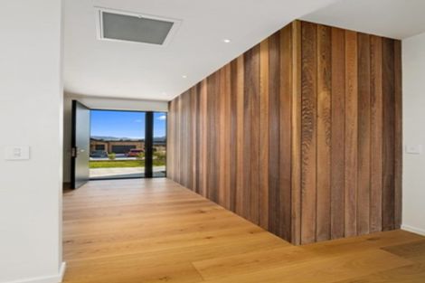 Photo of property in 33 Obelisk Street, Wanaka, 9305