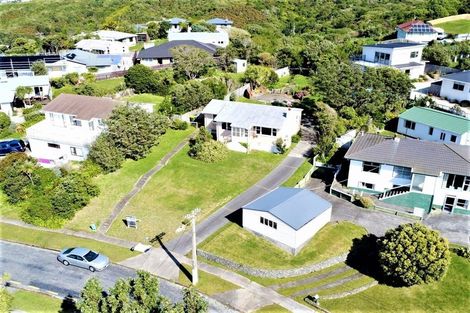 Photo of property in 43 Hiwi Crescent, Titahi Bay, Porirua, 5022