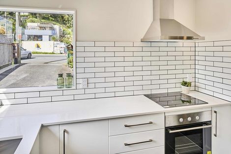 Photo of property in 5a Grays Road, Plimmerton, Porirua, 5026