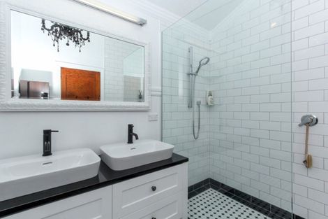 Photo of property in 12 Weymouth Street, New Plymouth, 4310