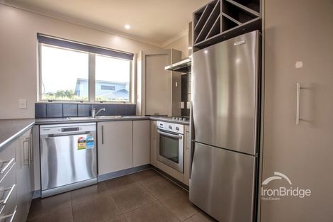 Photo of property in 31 Mcewen Crescent, Riverstone Terraces, Upper Hutt, 5018