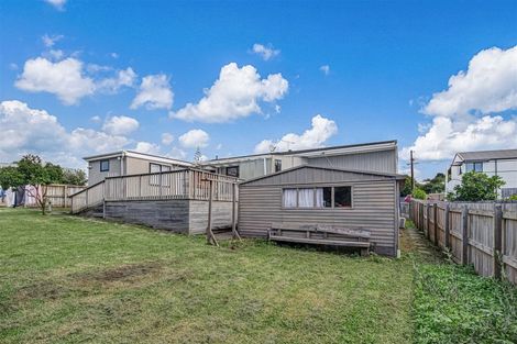 Photo of property in 7 Kaweka Street, New Lynn, Auckland, 0600